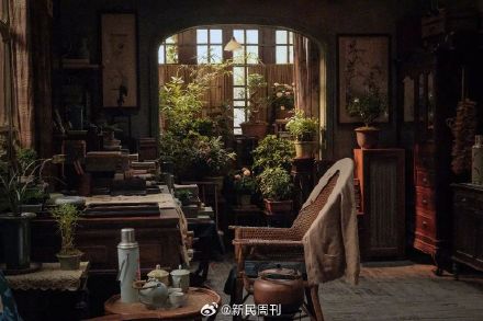 繁花里的雪芝家是在张园拍的剧组当时捡了很多“宝贝”，整套做旧家居只要2000块