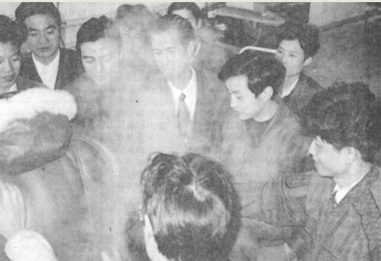90年代闯荡上海，浙商真的请来费翔！《繁花》时代浙江老板是这样的→