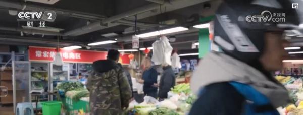 “传统菜场+轻业态”火爆“出圈” 实实在在“烟火味”带动新消费 “传统菜场+轻业态”火爆“出圈” 实实在在“烟火味”带动新消费