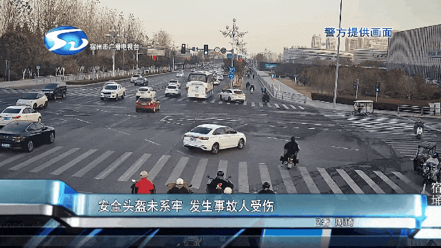 太危险!相撞瞬间头盔脱落…… 太危险!相撞瞬间头盔脱落……