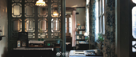 繁花里的雪芝家是在张园拍的剧组当时捡了很多“宝贝”，整套做旧家居只要2000块