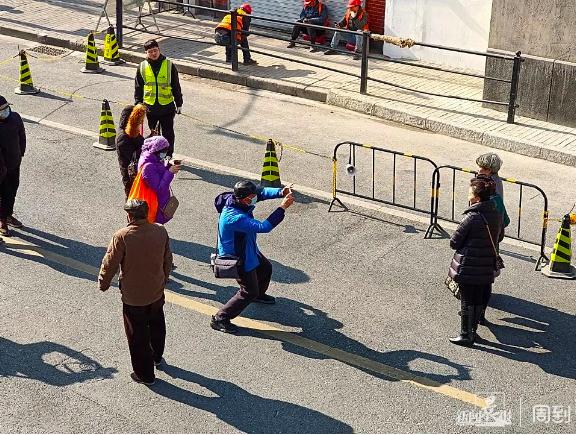 上海又一条马路突然爆火！超多人打卡，剧组紧急增加围栏，现场临时交通管制
