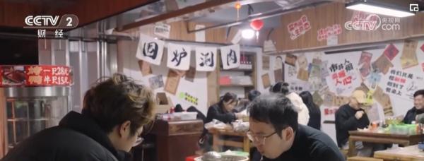 “传统菜场+轻业态”火爆“出圈” 实实在在“烟火味”带动新消费 “传统菜场+轻业态”火爆“出圈” 实实在在“烟火味”带动新消费