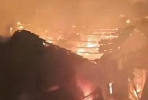 南昌一内衣厂燃起大火