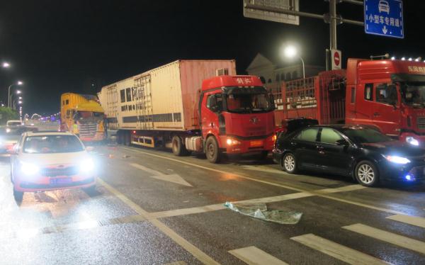 司机一眯眼 货车变“祸”车 司机一眯眼 货车变“祸”车