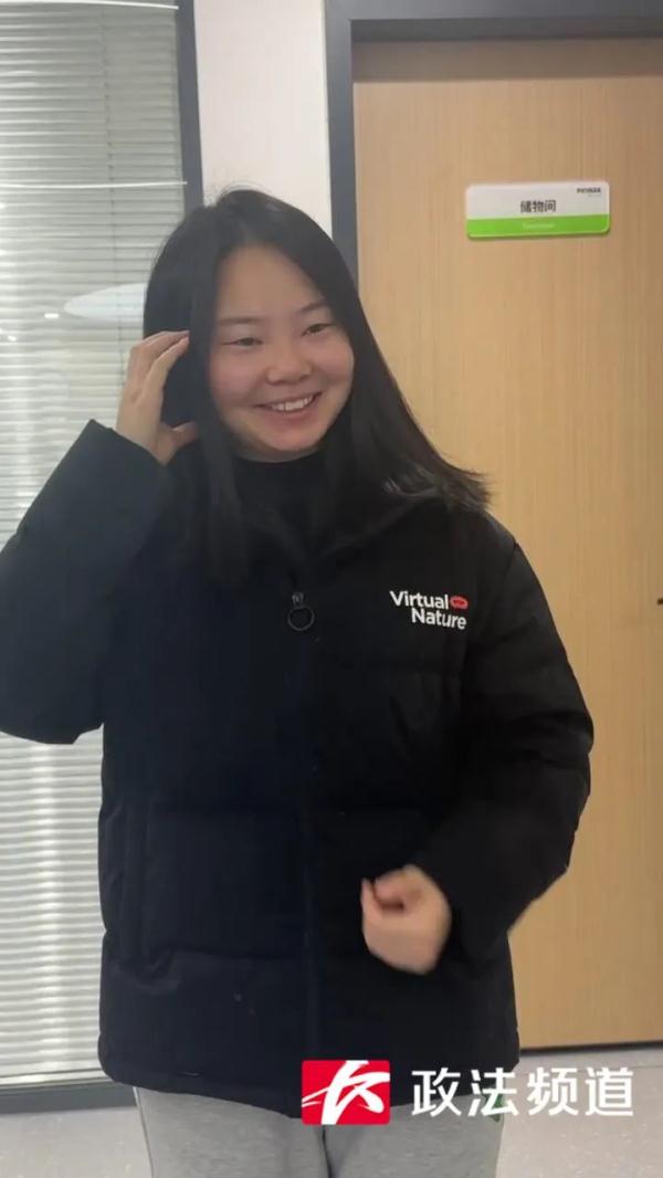 “爸爸,我爱你!”感动全网的长沙无声小摊收到了珍贵礼物…… “爸爸,我爱你!”感动全网的长沙无声小摊收到了珍贵礼物……