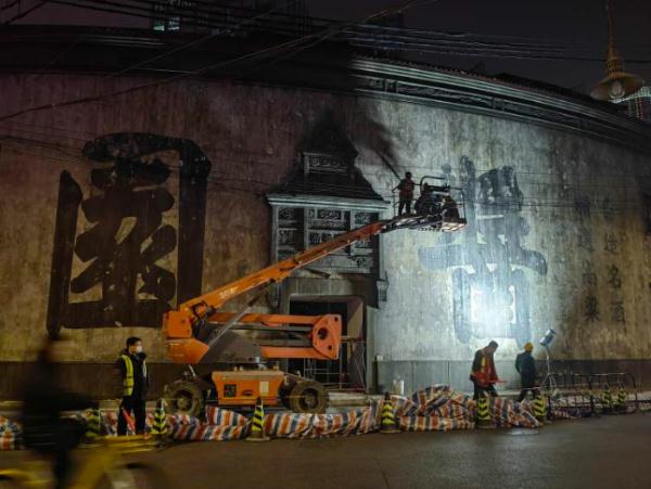 上海又一条马路突然爆火！超多人打卡，剧组紧急增加围栏，现场临时交通管制