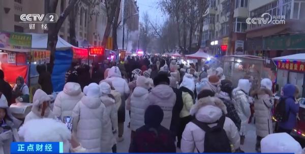 冲上热搜！尔滨“冻梨咖啡”火出圈！游客排队两三个小时，只为吃一顿“它”