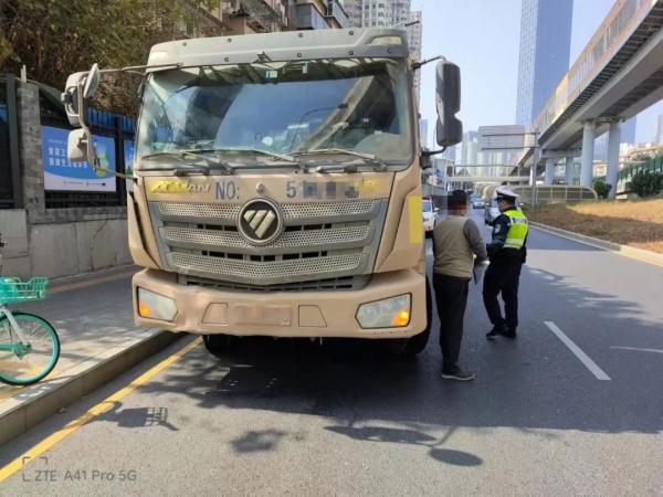 货车超限超载，车牌还会“翻脸”？交警严查！
