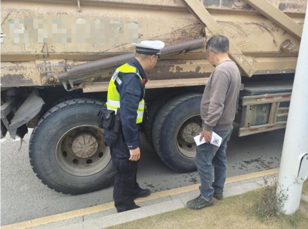 货车超限超载，车牌还会“翻脸”？交警严查！