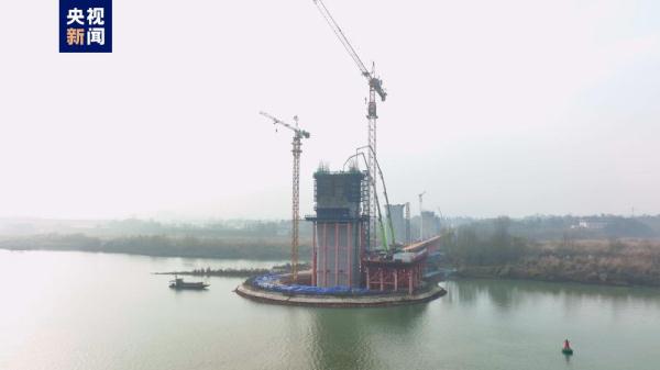 成达万高铁嘉陵江特大桥零号块浇筑完成
