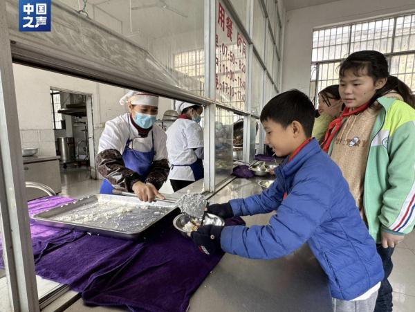 民生样本 年度记录丨“村小”里的午托时光 民生样本 年度记录丨“村小”里的午托时光