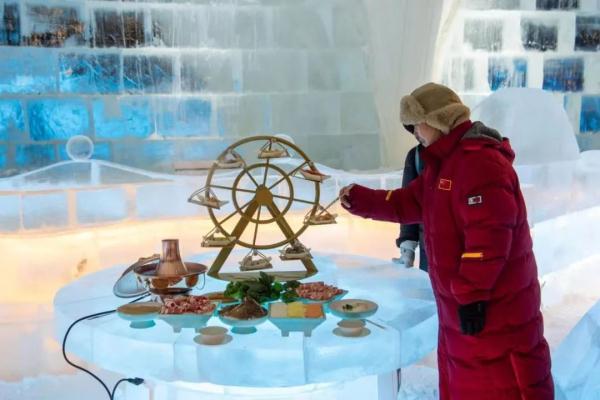 冰屋里吃火锅、冰床上试睡！冰雪大世界3D复合冰造“天空之舞”全安排……