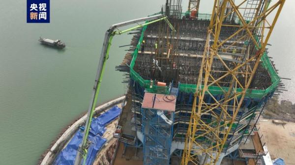 成达万高铁嘉陵江特大桥零号块浇筑完成
