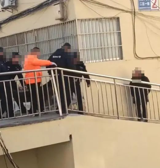 突发!一小区发生刑案致3死!警方通报:因情感纠纷引发 突发!一小区发生刑案致3死!警方通报:因情感纠纷引发