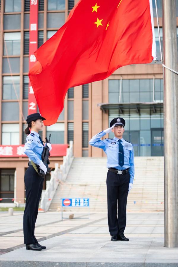 你要过警察节，就不能只过警察节~