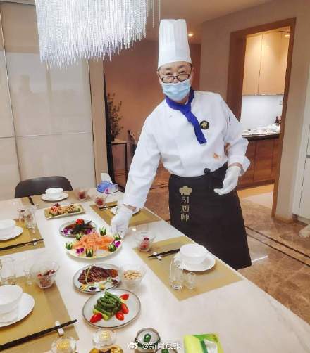 有人花1万请大厨上门烧一桌年夜饭，却还有人称性价比高