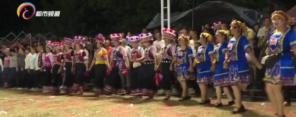 云南又出圈啦！大学生在宿舍里跳起民族舞