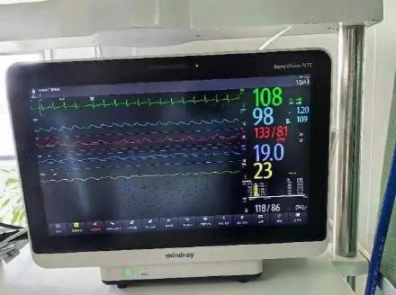 男子心跳骤停医生扎20支肾上腺素抢救 男子心跳骤停医生扎20支肾上腺素抢救