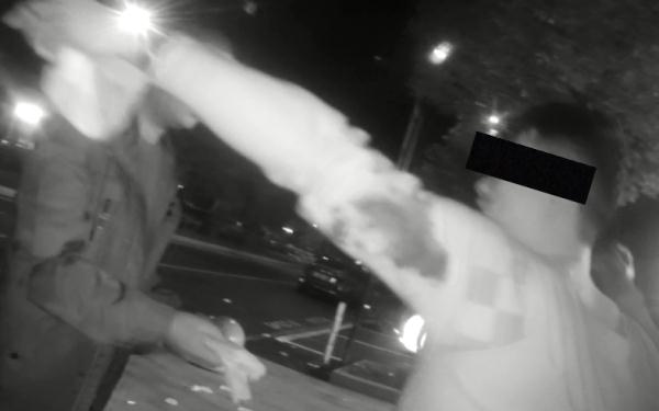 男子夜宵摊酒后滋事，海宁警方：拘！