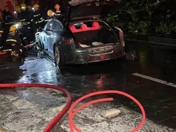 底盘与地砖刮碰后车辆起火,深圳车主起诉特斯拉公司一审开庭 底盘与地砖刮碰后车辆起火,深圳车主起诉特斯拉公司一审开庭