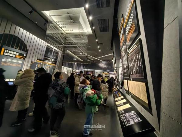 全网震怒！男子在七三一部队罪证陈列馆前直播带货