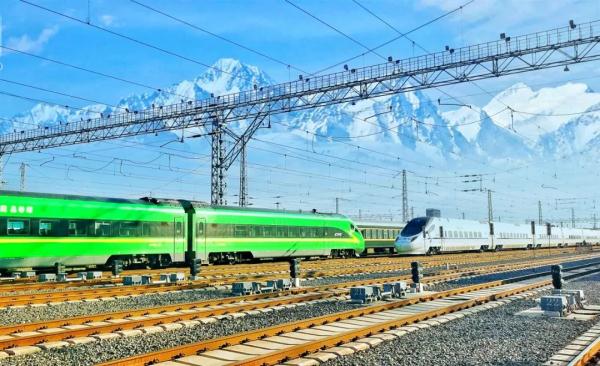 提速！乌鲁木齐到成都、昆明节省八九个小时