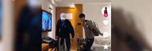 云南又出圈啦！大学生在宿舍里跳起民族舞