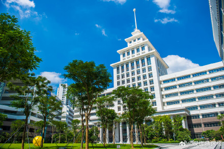 深圳高校迎来假期打卡热潮