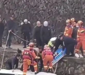 痛心！一家四口驾车坠河，3人抢救无效死亡