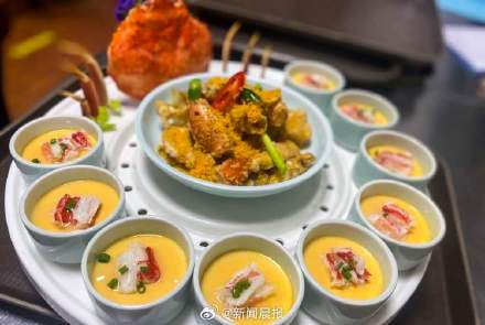 有人花1万请大厨上门烧一桌年夜饭，却还有人称性价比高