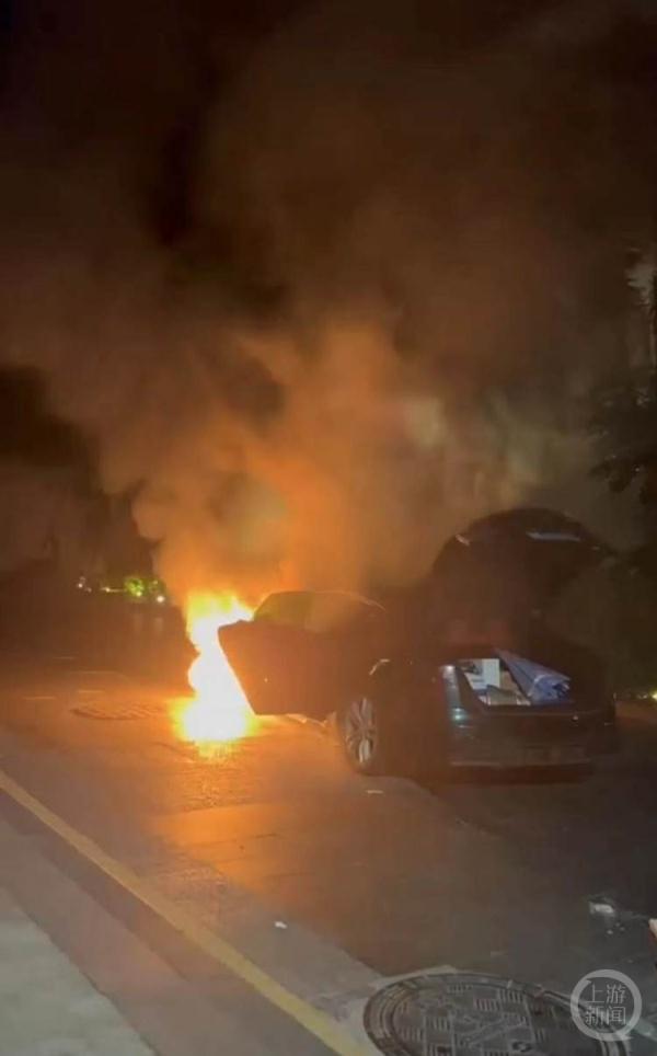 底盘与地砖刮碰后车辆起火,深圳车主起诉特斯拉公司一审开庭 底盘与地砖刮碰后车辆起火,深圳车主起诉特斯拉公司一审开庭