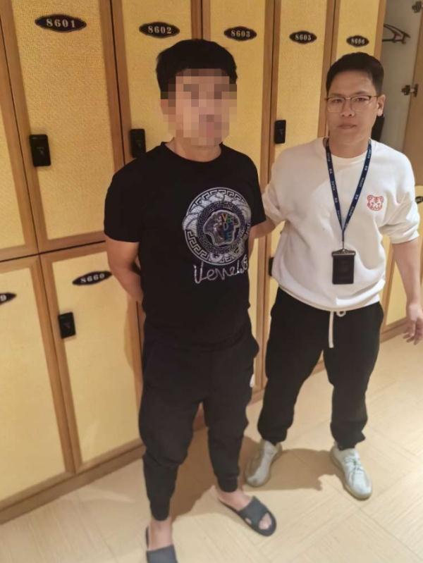 人皮面具!电视剧里那一幕,竟然真实上演了… 人皮面具!电视剧里那一幕,竟然真实上演了…