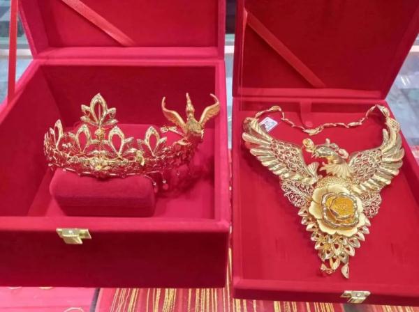 “镇店之宝都被抢空了”！有人一天买入超23万元黄金！专家提醒