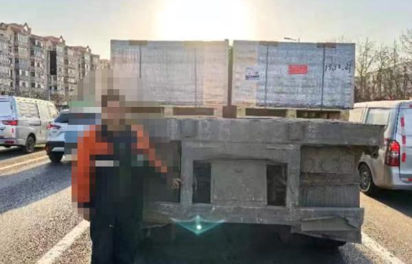 故意不擦车牌?违法! 故意不擦车牌?违法!