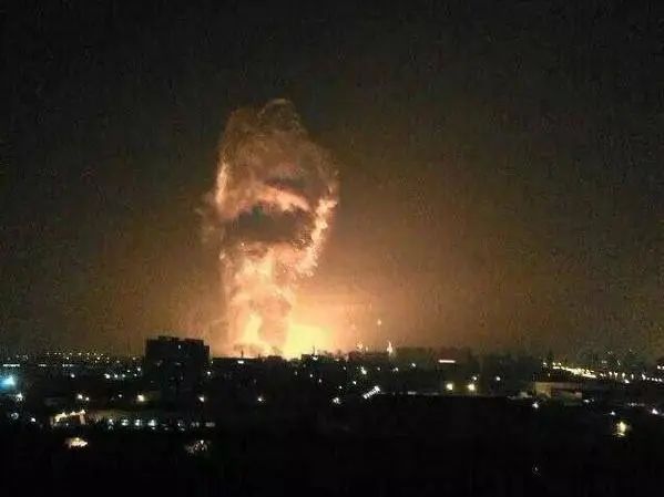 也门遭美英空袭！“胡塞武装同英美军舰激烈战斗”