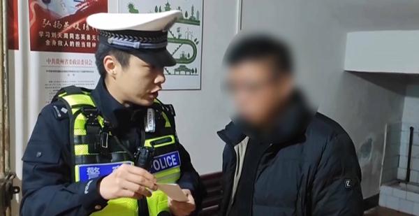 爱车停在车位遭刮蹭,调监控发现:肇事者当时下车了 爱车停在车位遭刮蹭,调监控发现:肇事者当时下车了