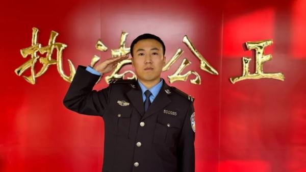 戴上父亲的警号!封存4年多的500085警号重启! 戴上父亲的警号!封存4年多的500085警号重启!