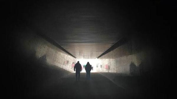 这一站竟有人直播带货！网友：毫无底线