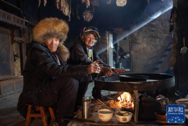 深藏高山深谷间的传统羌寨