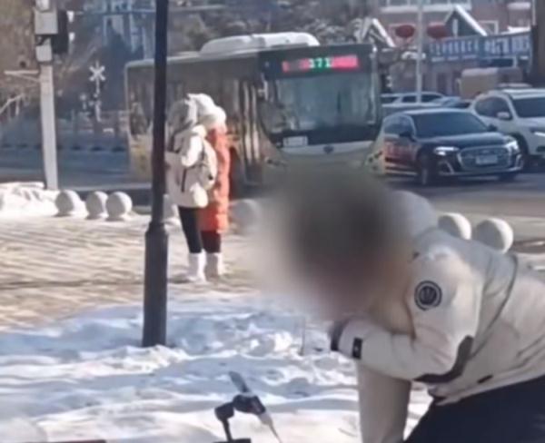 这一站竟有人直播带货！网友：毫无底线