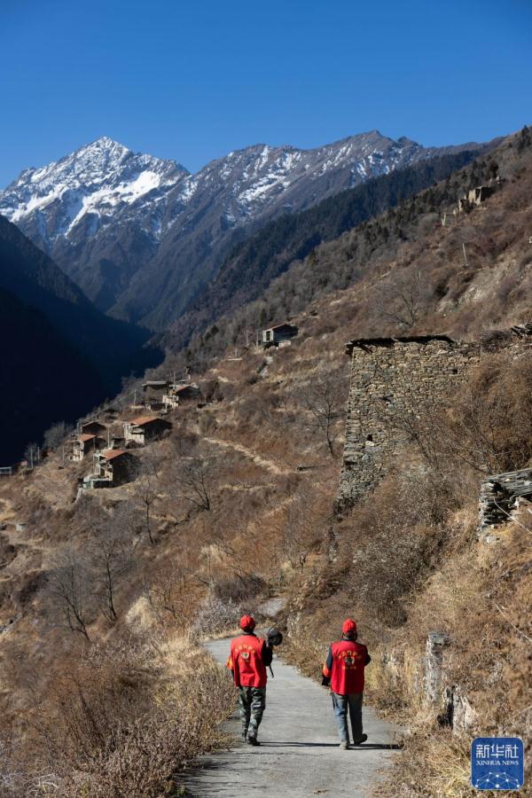 深藏高山深谷间的传统羌寨