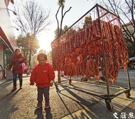 南京街头腊味飘香年味浓