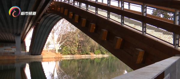 昆明朝云桥四面围挡拆除，市民散步看景更方便！