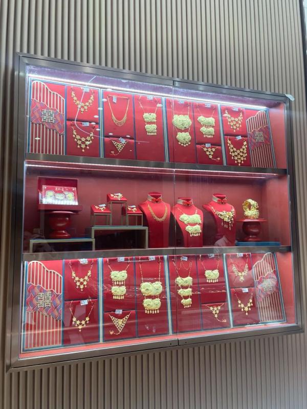 “镇店之宝都被抢空了”！有人一天买入超23万元黄金！专家提醒