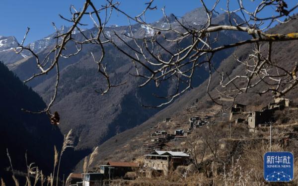 深藏高山深谷间的传统羌寨