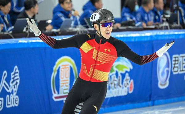 “十四冬”短道速滑(青年组):张添翼斩获两金 “十四冬”短道速滑(青年组):张添翼斩获两金