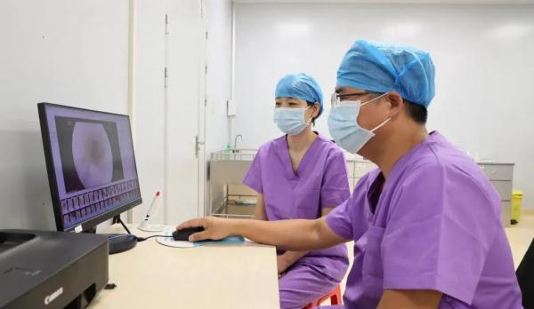 吓人!老人吃了三年“保健品”,肠子变黑似“蛇皮” 吓人!老人吃了三年“保健品”,肠子变黑似“蛇皮”