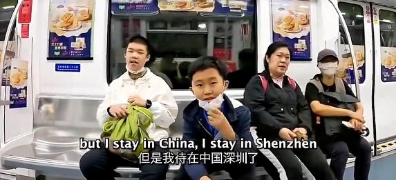 火了！外国网友深圳地铁偶遇“小孩哥”被折服……