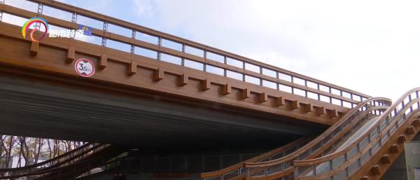 昆明朝云桥四面围挡拆除，市民散步看景更方便！